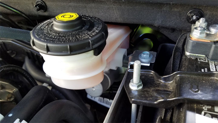 brake fluid leak symptoms